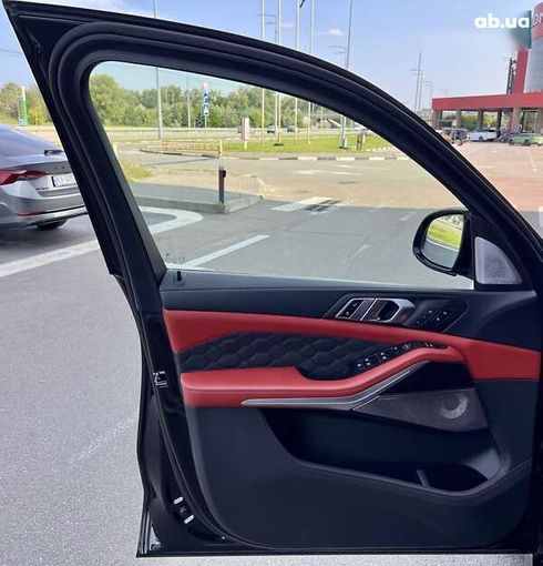 BMW X5 M 2022 - фото 22