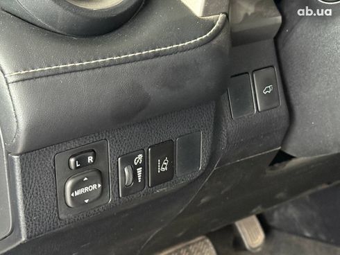 Toyota RAV4 2015 белый - фото 23