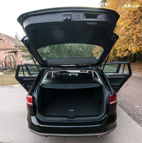 Volkswagen Passat 2016 черный - фото 12