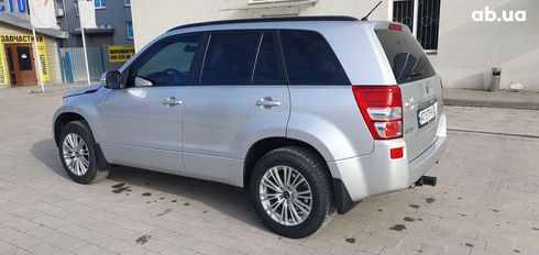 Suzuki Grand Vitara 2011 серебристый - фото 4