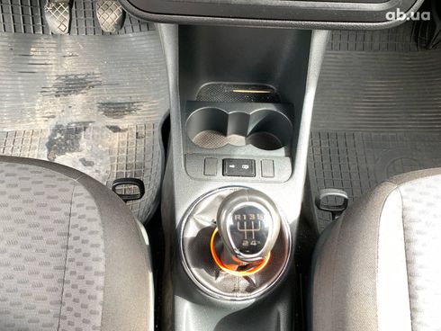 Skoda Fabia 2012 белый - фото 28