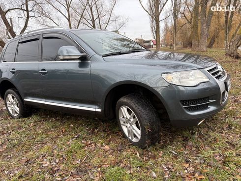 Volkswagen Touareg 2008 серый - фото 6