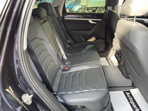 Volkswagen Touareg 2019 черный - фото 16