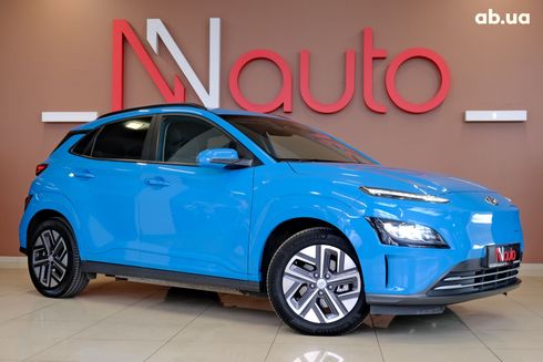 Hyundai Kona Electric 2023 голубой - фото 4