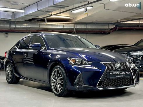 Lexus IS 2017 - фото 14