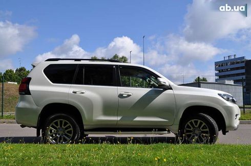 Toyota Land Cruiser Prado 2019 - фото 15