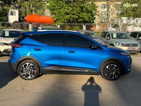 Chevrolet Bolt 2022 синий - фото 4