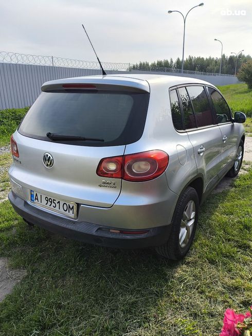 Volkswagen Tiguan 2010 серебристый - фото 14