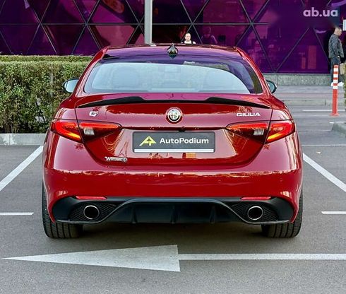 Alfa Romeo Giulia 2019 - фото 10