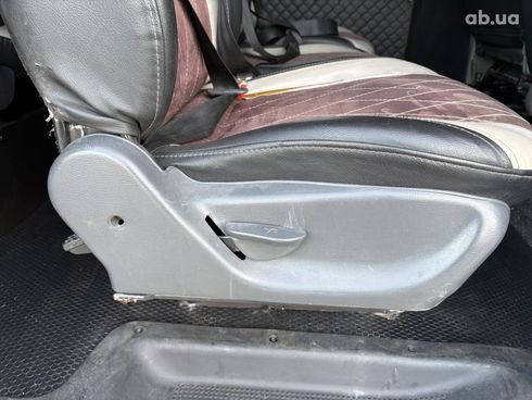 Opel Vivaro 2009 белый - фото 32