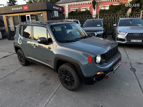 Jeep Renegade 2018 серый - фото 7