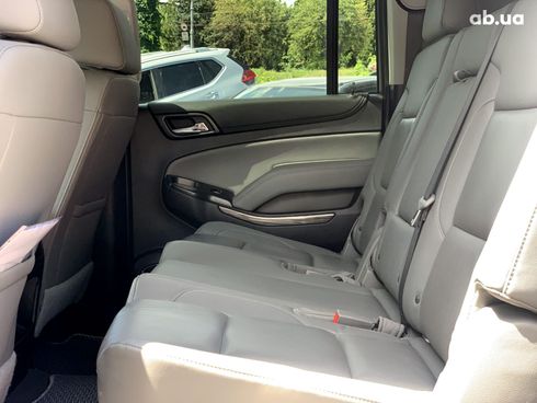 Chevrolet Suburban 2019 белый - фото 36