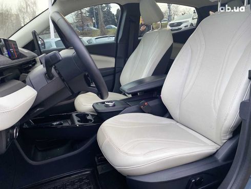 Ford Mustang Mach-E 2023 синий - фото 28