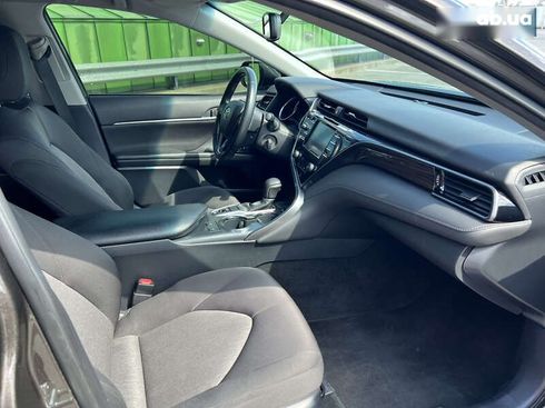 Toyota Camry 2019 - фото 25