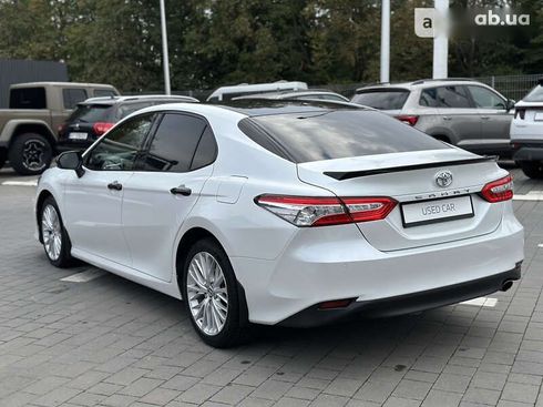 Toyota Camry 2018 - фото 12