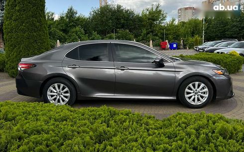 Toyota Camry 2018 - фото 8