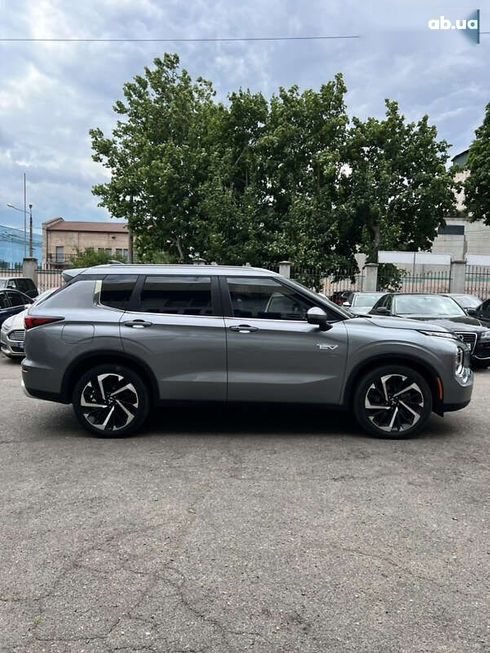 Mitsubishi Outlander 2023 - фото 6