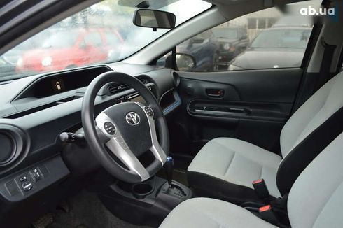 Toyota Prius C 2012 - фото 13