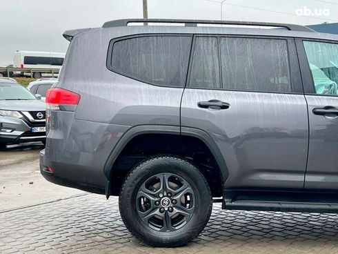 Toyota Land Cruiser 2022 серый - фото 9
