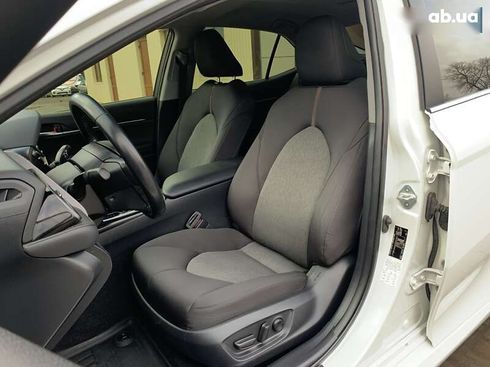 Toyota Camry 2019 - фото 25