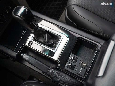 Toyota Land Cruiser Prado 2010 - фото 16