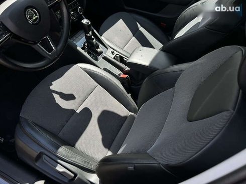Skoda Octavia 2020 - фото 24