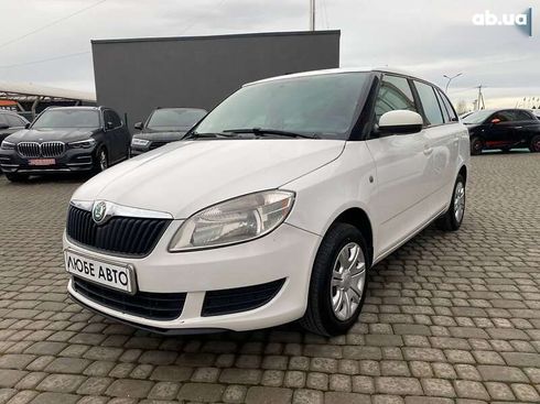 Skoda Fabia 2011 - фото 3