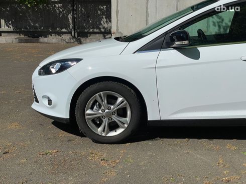 Ford Focus 2012 белый - фото 11