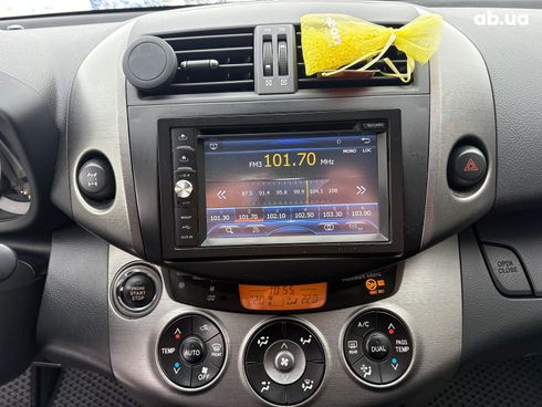 Toyota RAV4 2012 серый - фото 24