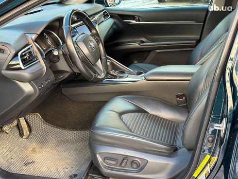 Toyota Camry 2018 черный - фото 10