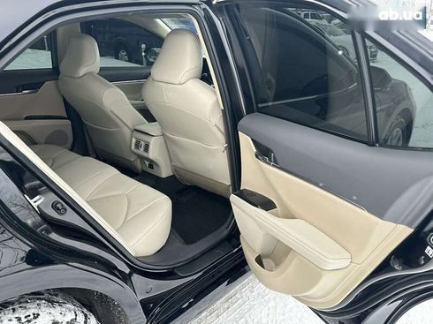 Toyota Camry 2022 - фото 25