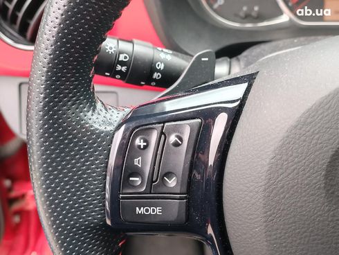 Toyota Yaris 2015 красный - фото 23