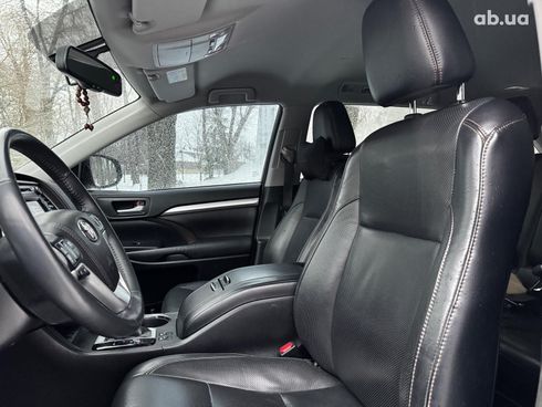 Toyota Highlander 2016 серый - фото 19