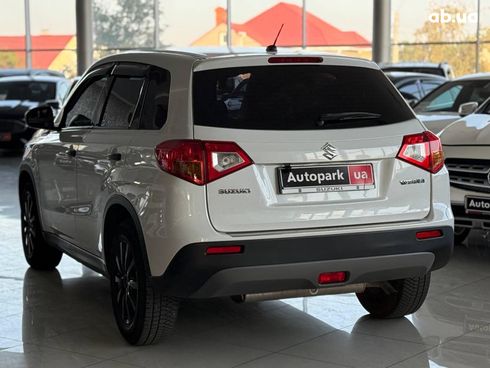 Suzuki Vitara 2018 белый - фото 7