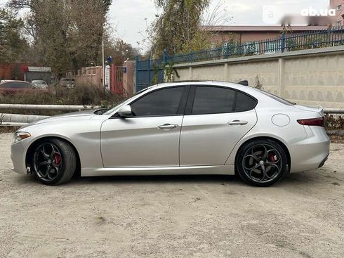 Alfa Romeo Giulia 2017 - фото 21