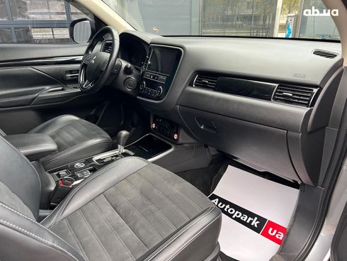 Mitsubishi Outlander 2019 серый - фото 17