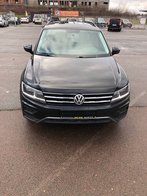 Volkswagen Tiguan 2018 черный - фото 2