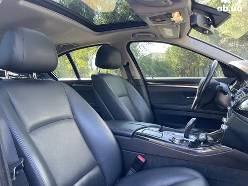 BMW 5 серия 2015 белый - фото 31