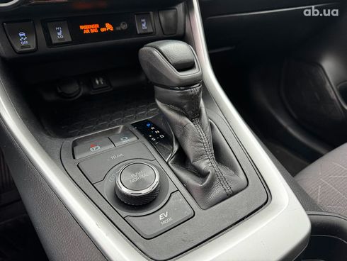 Toyota RAV4 2019 серый - фото 26