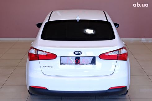 Kia Forte 2017 белый - фото 6