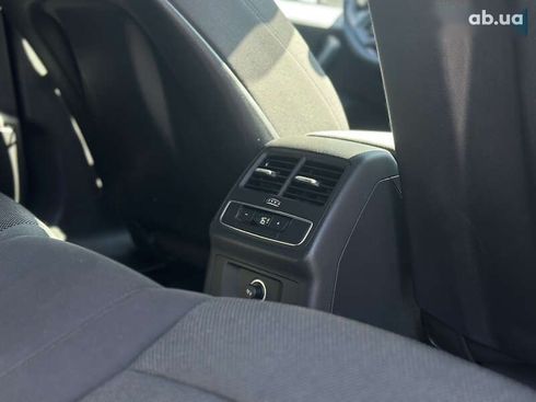 Audi A4 2017 - фото 11