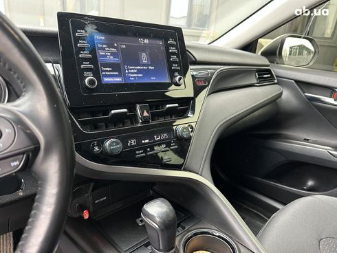 Toyota Camry 2021 белый - фото 21