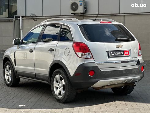 Chevrolet Captiva 2012 серый - фото 10