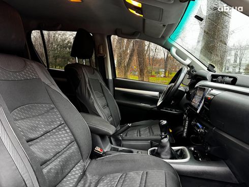 Toyota Hilux 2017 серый - фото 33