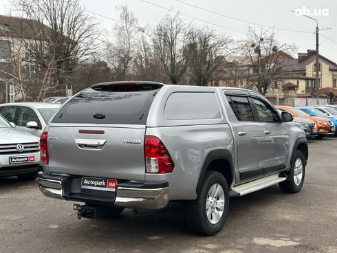 Toyota Hilux 2019 серый - фото 5