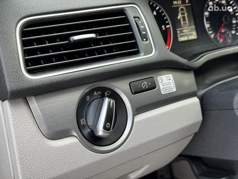 Volkswagen Passat 2013 серый - фото 14