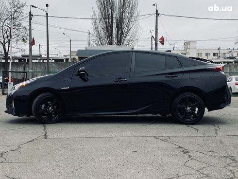 Toyota Prius 2016 черный - фото 10