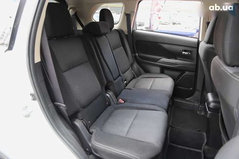 Mitsubishi Outlander 2017 - фото 10