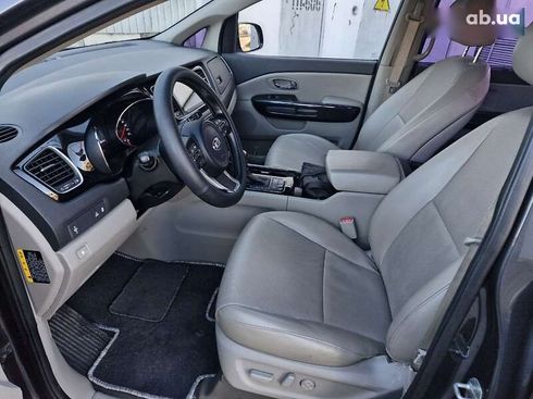 Kia Carnival 2015 - фото 18