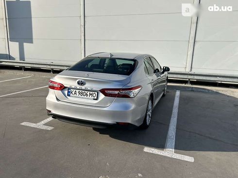 Toyota Camry 2020 - фото 13